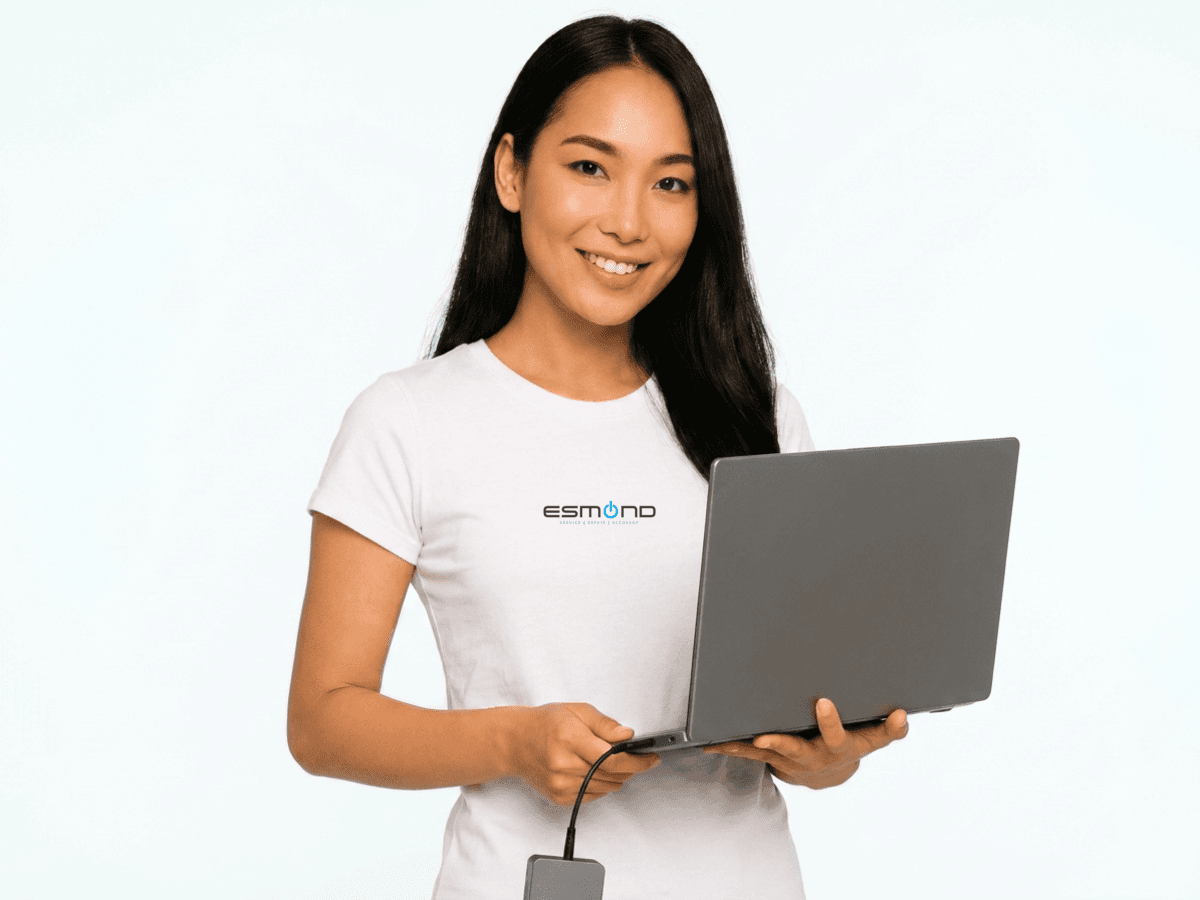 Laptop Charging Repair Singapore by an Esmond Service Centre specialist