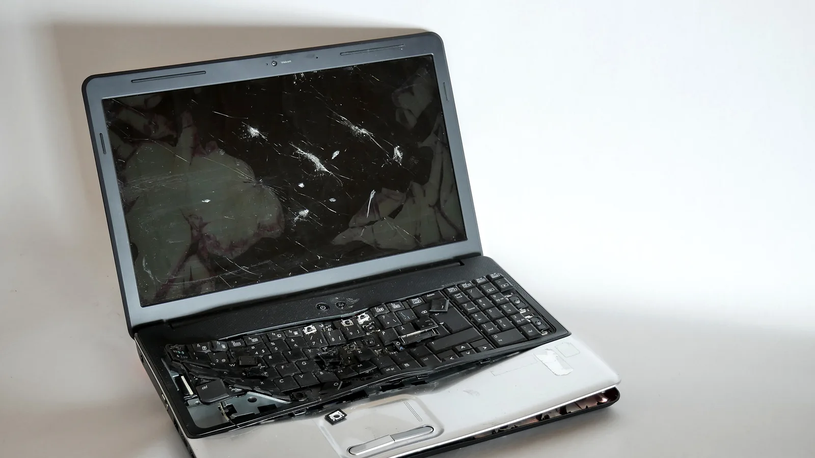 Laptop Black Screen After Pressure on the Lid