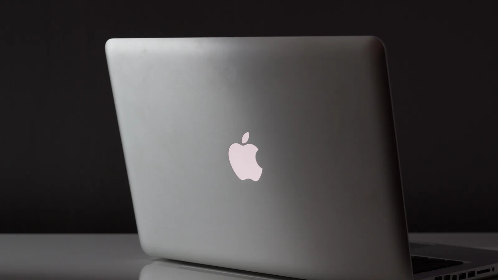 MacBook Pro Overheating & Black Screen: Causes and Fixes